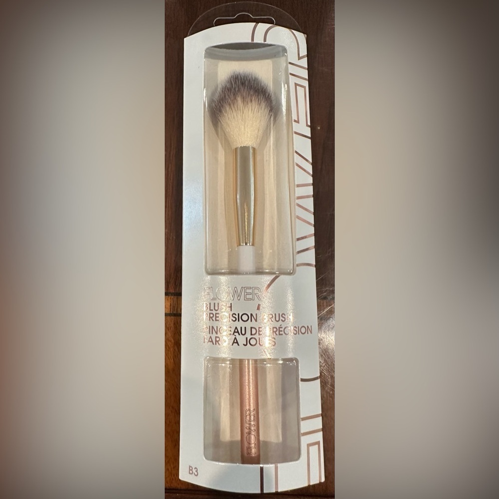 Flower BeautyBlush Precision Brush NIB